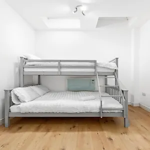 https://canary-wharf-apartments.brighton-hotels-england.com