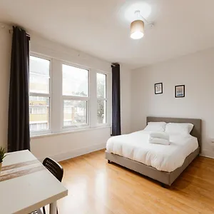 https://great-rooms-in-plaistow-147.brighton-hotels-england.com